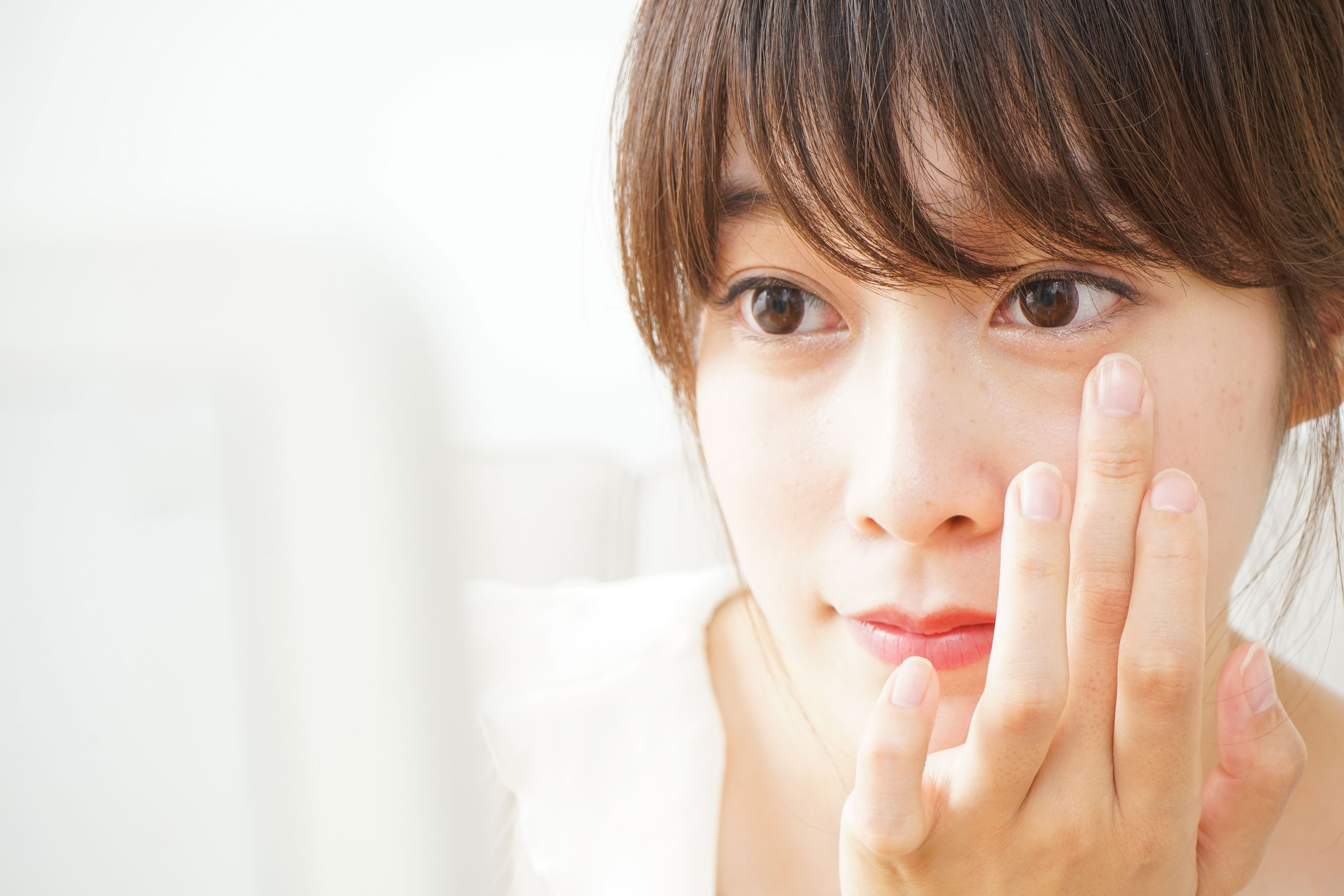 朝30秒で簡単！疲れ顔に見せない「ハイライト」メイク術