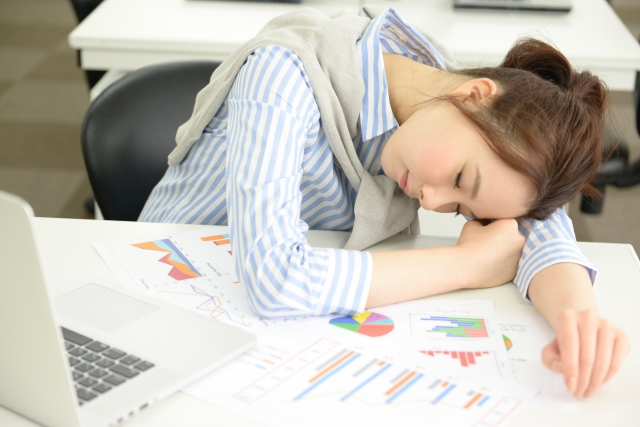 寝ても寝ても眠たい…を解決!?睡眠時間よりも大切な「睡眠効率」って？