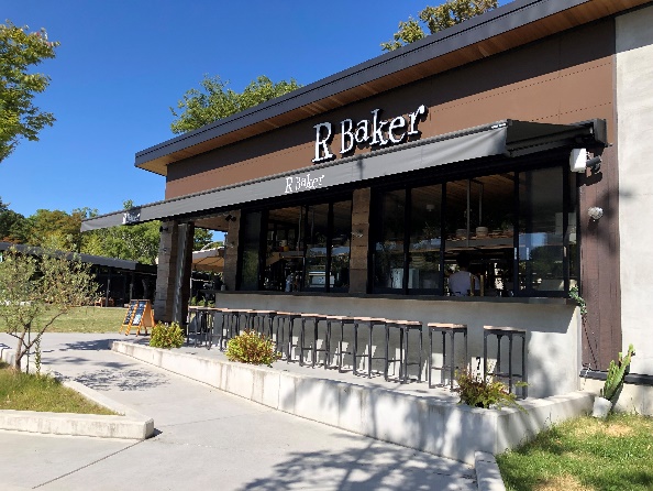 【関西のおすすめパン屋】緑に囲まれた空間で楽しむ朝時間♪何度でも行きたい「R Baker 大阪城公園店」