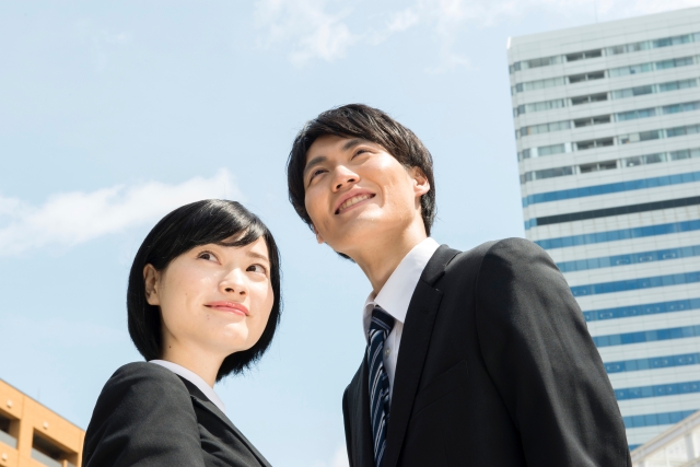 「就職する」を3単語の英語で言うと？