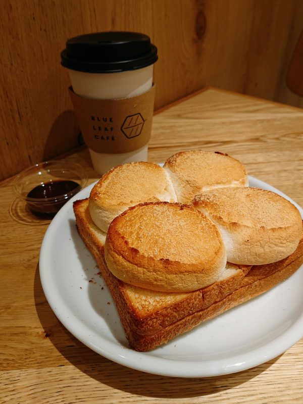 【京都】もっちり大迫力の「マシュマロトースト」がおいしい！@BLUE LEAF CAFE 京都