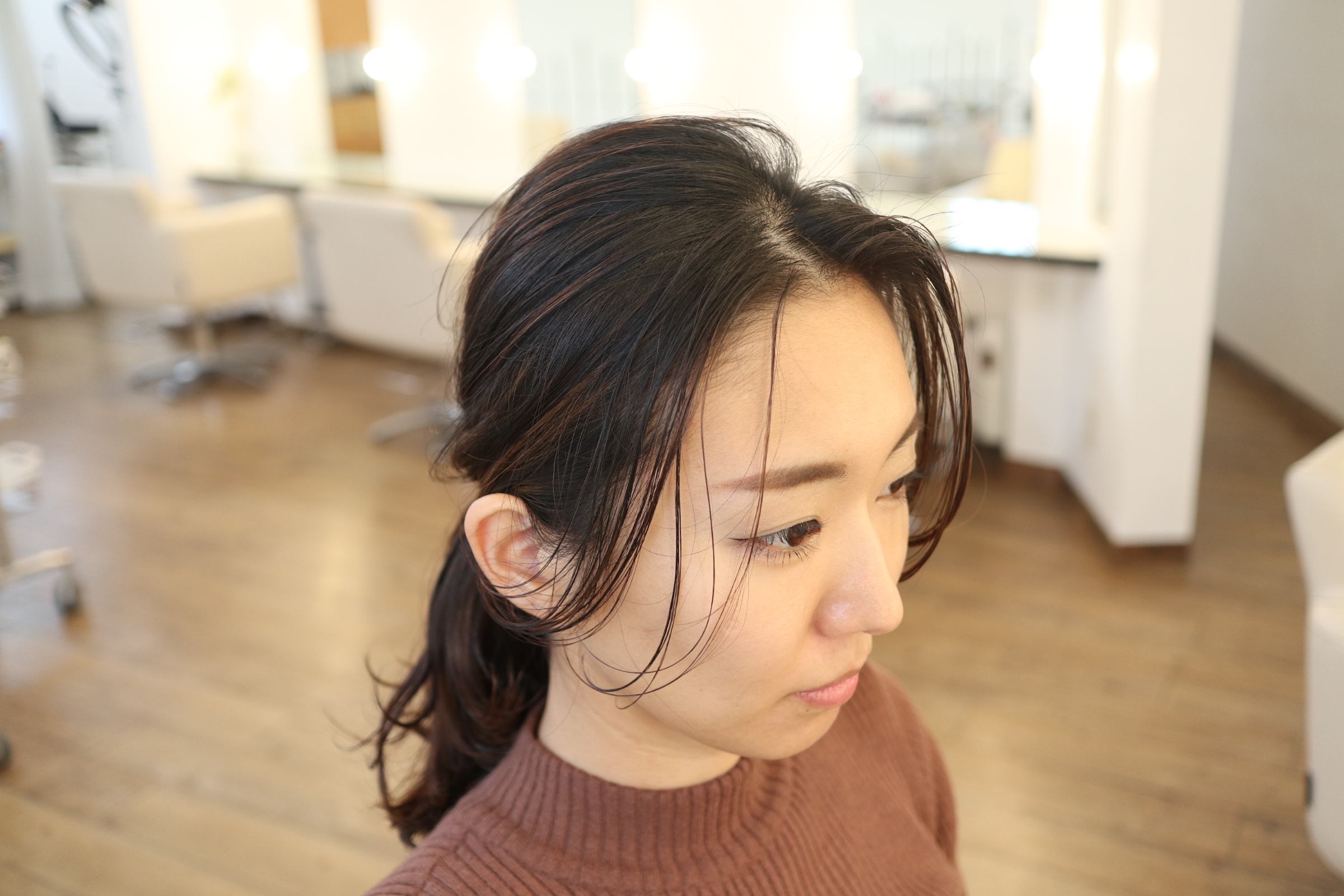 ひと手間で簡単 ひとつ結びの 後頭部ふんわり ヘアアレンジ術 朝時間 Jp