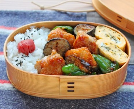 ご飯が進む!「鶏のみそ照り焼き」「塩昆布卵焼き」2品弁当
