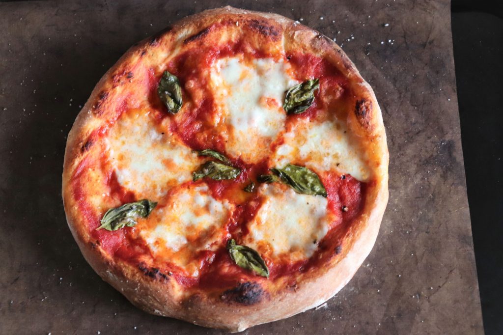 お店の味をおうちで！誰が作っても簡単おいしい「こねないピザ」マルゲリータ