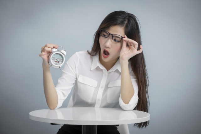 英語の「Do you have the time?」「Do you have time?」の違いって？