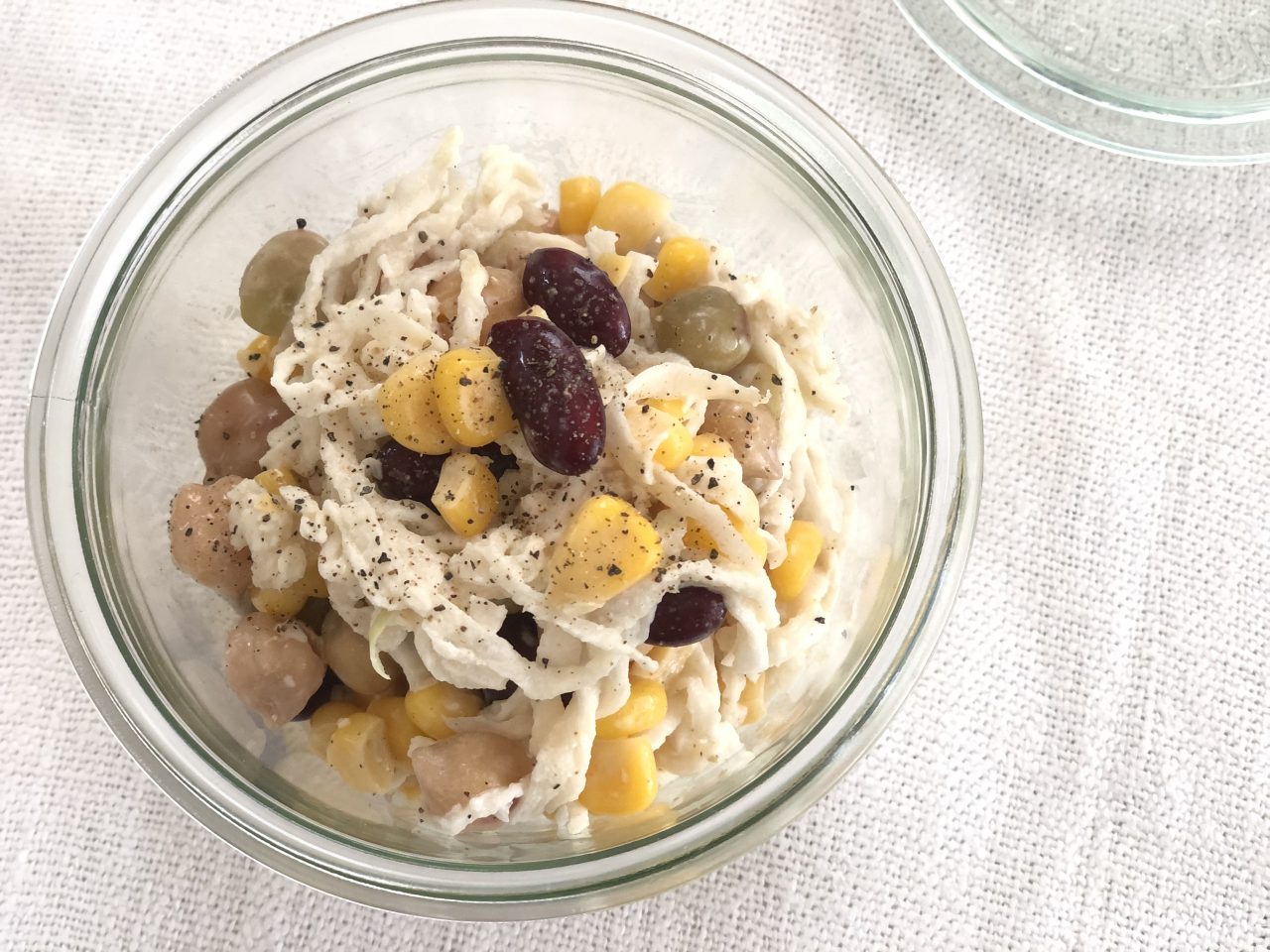 ワイルドサーモンの大根とオレンジのコールスローのレシピ