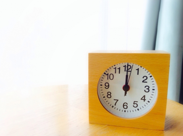 12時ジャスト、ジャストサイズ…は通じない!「ぴったり」「ちょうど」の英語表現3つ