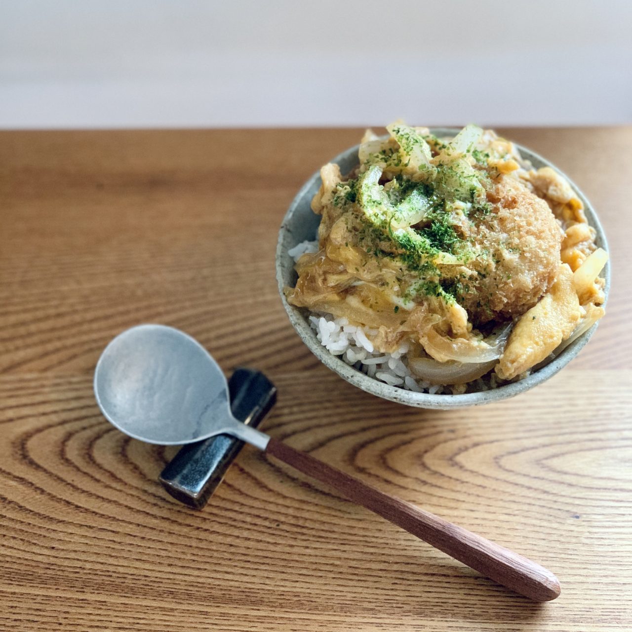 休日のおうち朝時間に♪残り物で簡単「コロッケ丼」と小説『キッチン』