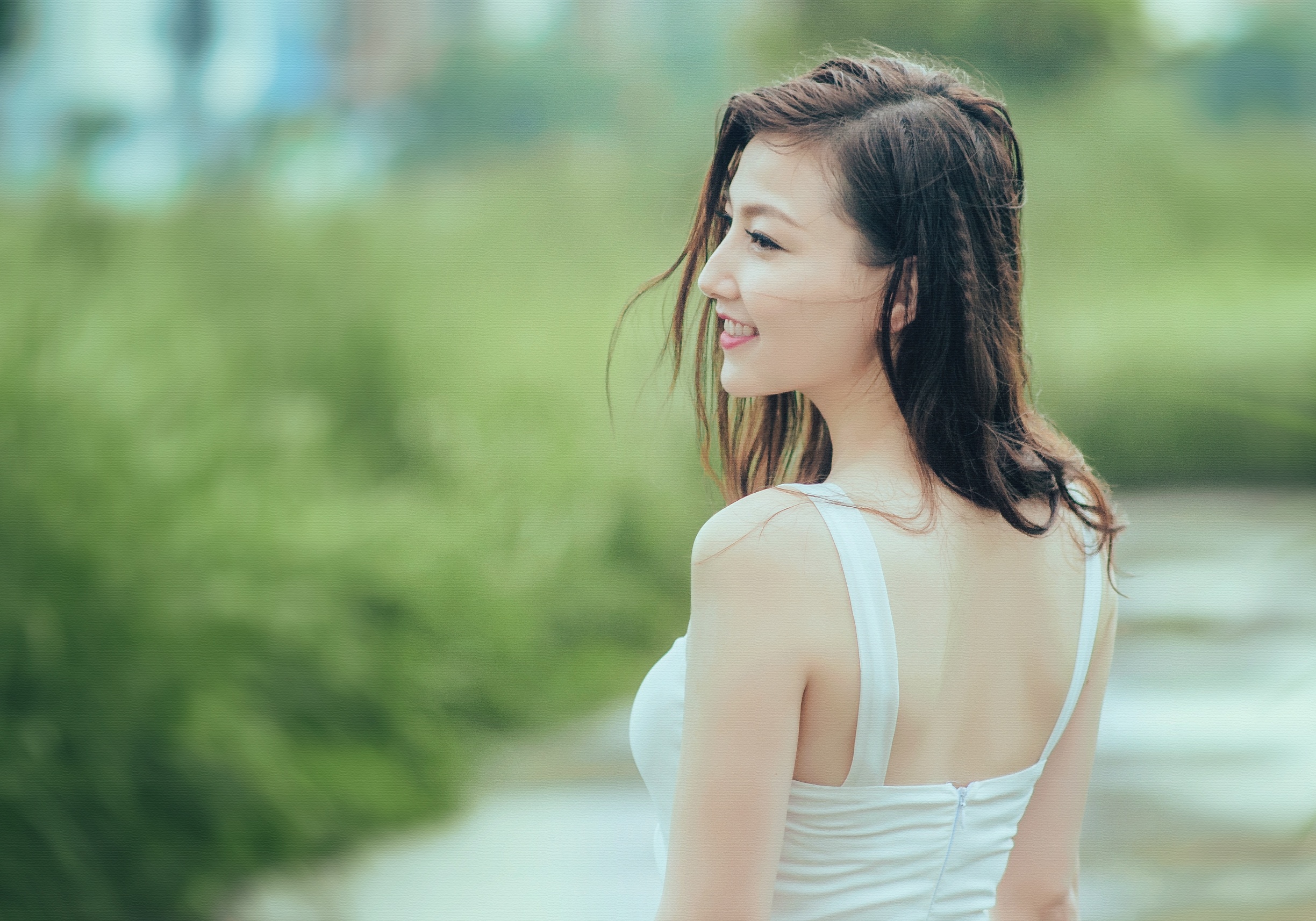 汗ばむ季節もお直し不要!?「汗落ちしないメイク」3つのポイント