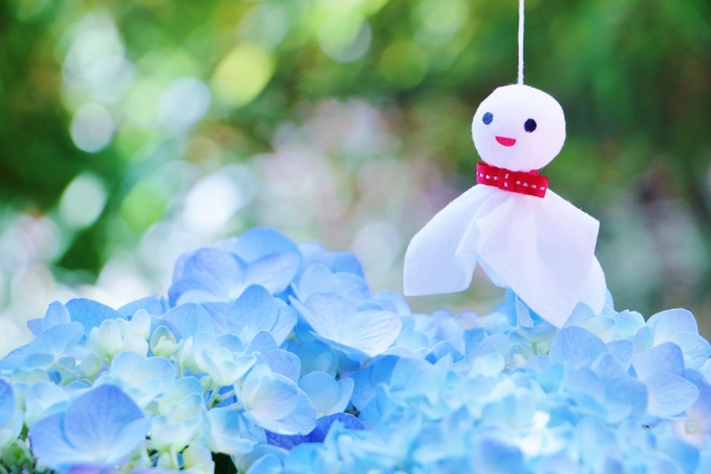 「梅雨」を2単語の英語で言うと？