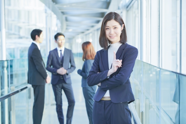 “salary man”は通じない！「サラリーマン」を表す英語4選