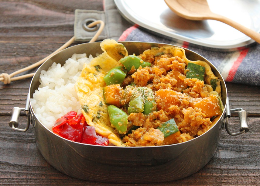 簡単においしく汁気オフ！「レンジキーマカレー」「つぶつぶコーン卵」2品弁当