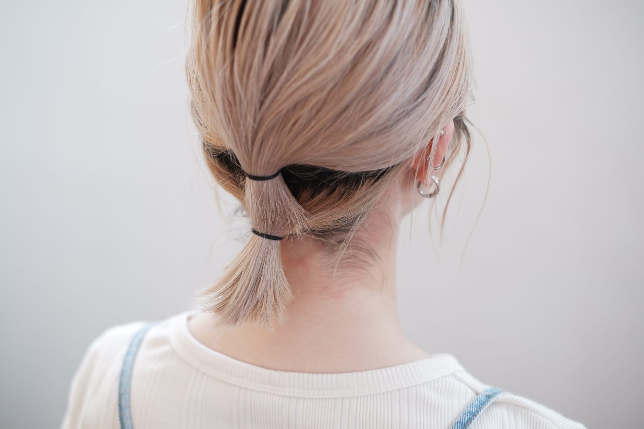 ゴム2本で完成♪ボブヘアさんの首元すっきり簡単ヘアアレンジ術 - 朝