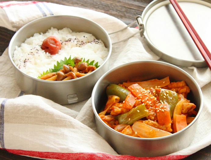 薄切り肉ならあっという間！「簡単酢豚」「しめじのレンジ佃煮」2品弁当
