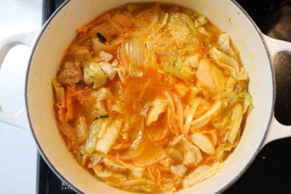 キムチとチーズの「タッカルビ風スープ」