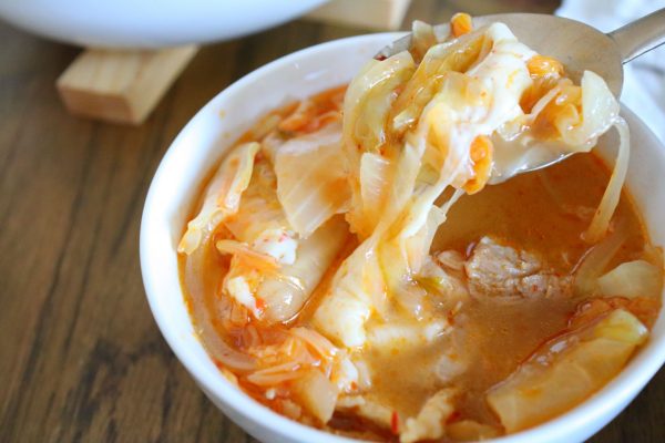 キムチとチーズの「タッカルビ風スープ」