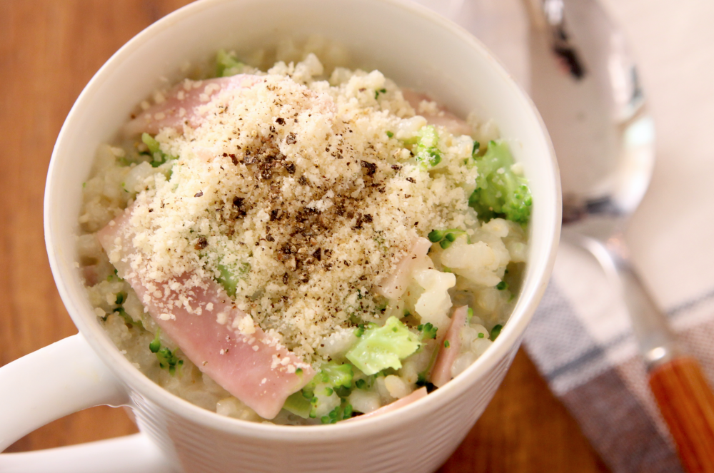 マグカップ＋レンジで簡単！刻みブロッコリー入り「濃厚クリームご飯」