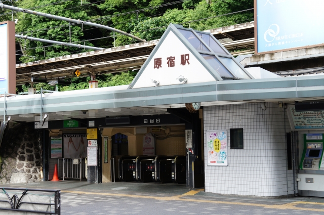 「出口」を2通りの英語で言うと？