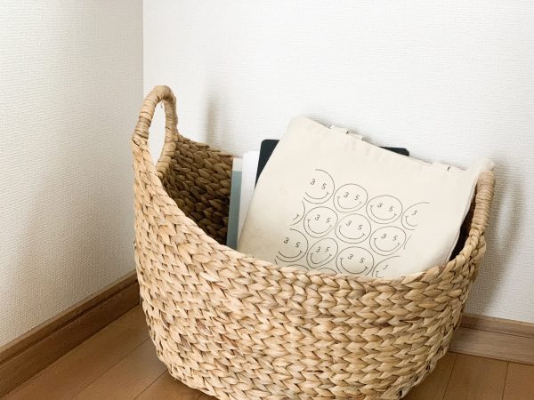 部屋の散らかりを防ぐ！床にモノを置かなくなる「一時置き場」5つ　by:ゆりんごさん