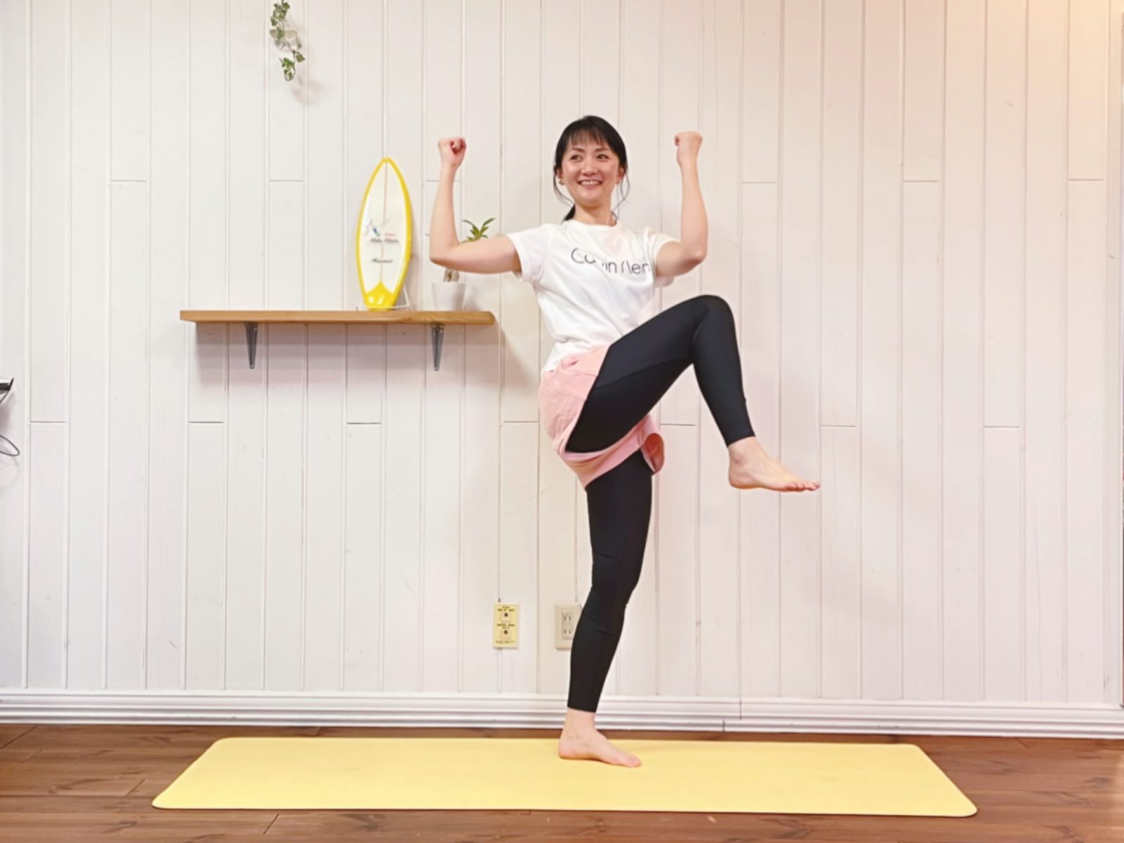 姿勢を良くして「痩せる体」をつくる！脂肪を燃焼させる【1分片足エクササイズ】