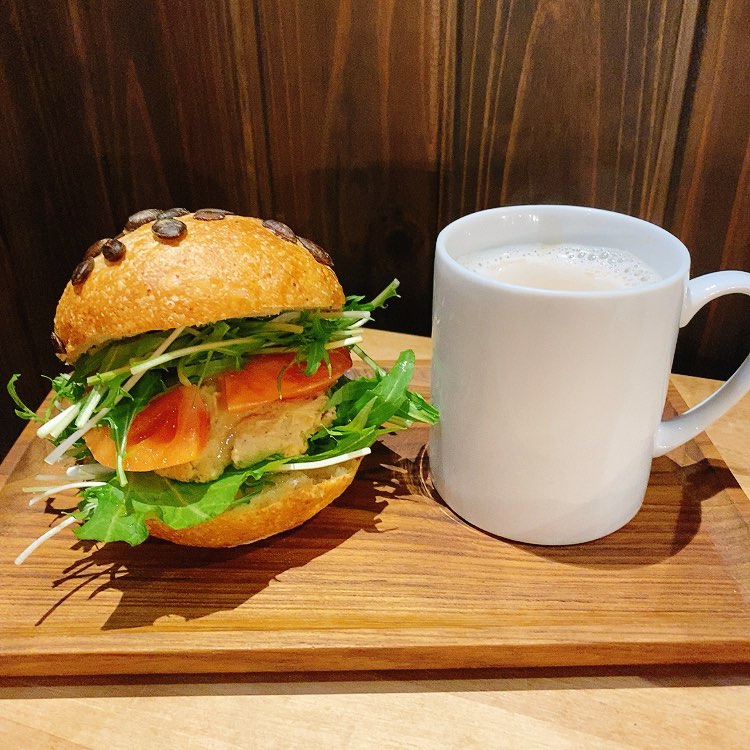 【藤沢】蔵をリノベーション！身体に優しいパンに出会える「関次商店 パンの蔵 風土」
