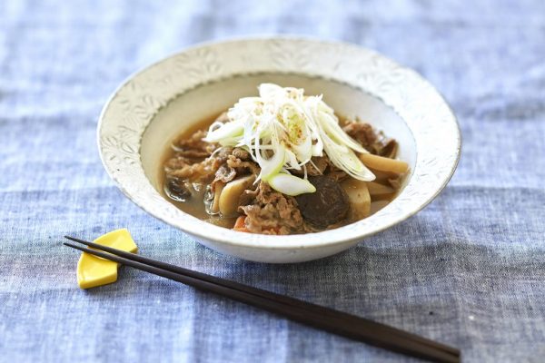 寒い朝は冷凍野菜ミックスが使える！10分で簡単「芋煮風お汁」