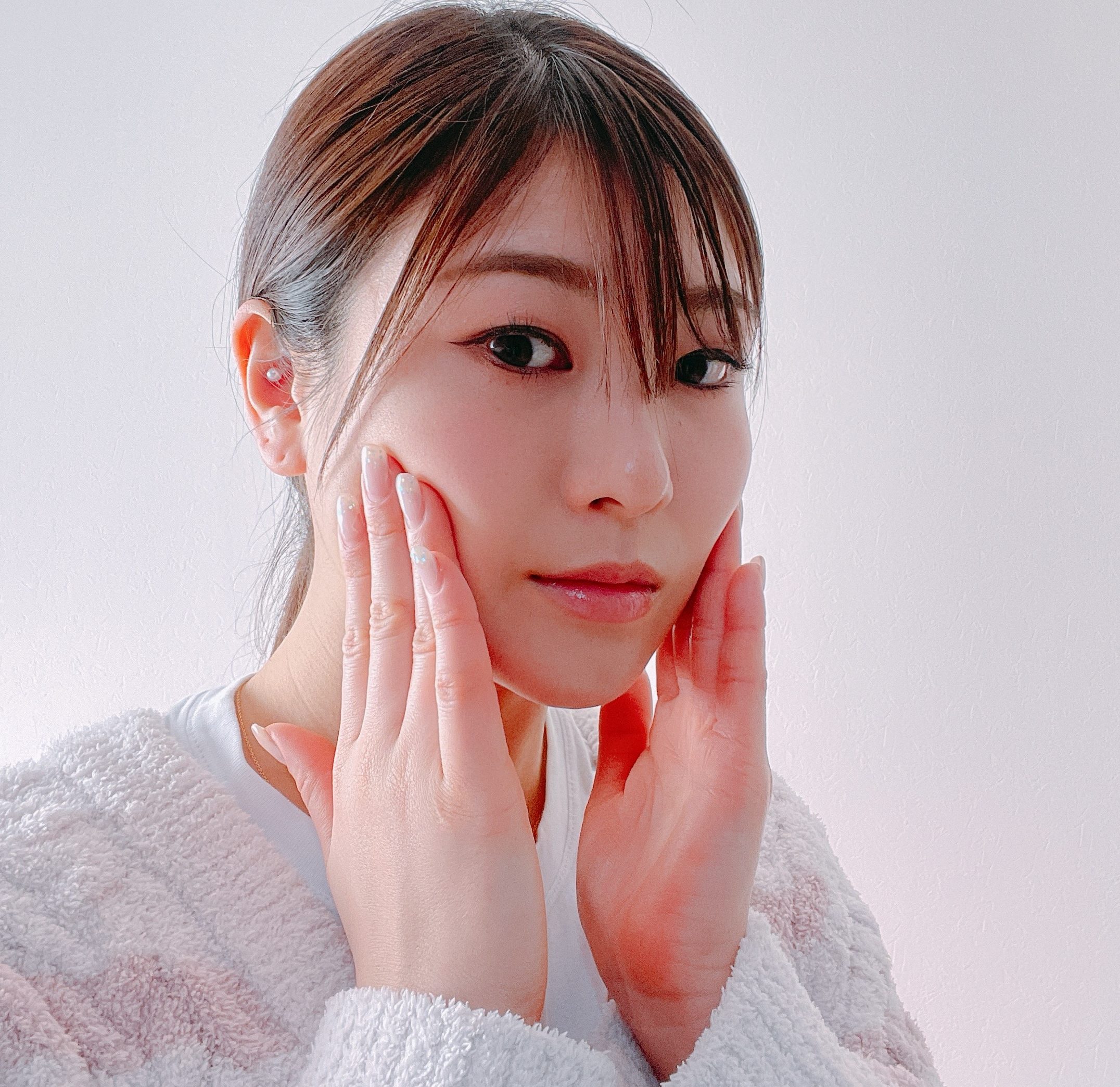 メイク前のフェイスマッサージで血色アップ!わたしの朝の美容習慣
