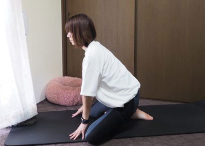 滞ったリンパを流す！美肌力を上げる裏ワザ「ひざ裏」ストレッチ♪