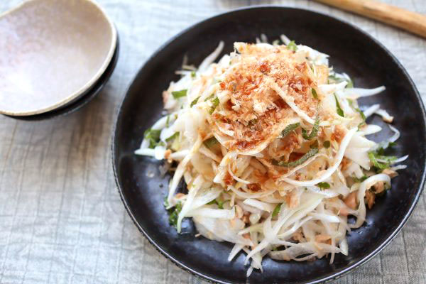 切って和えるだけで簡単!「新玉ねぎとツナの和風サラダ」
