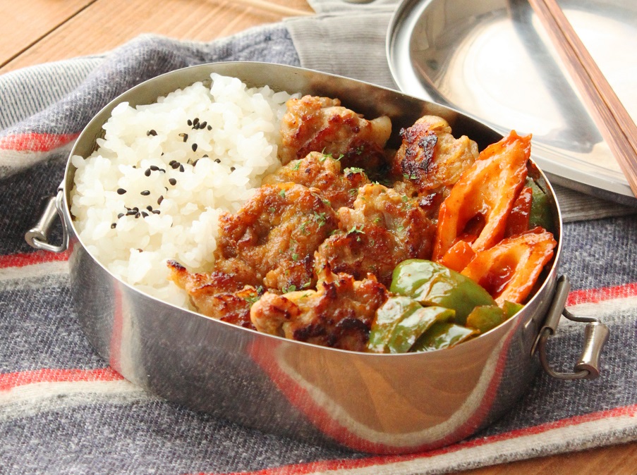 フライパン1つで時短！「豚こまのカレー竜田」「ちくわと野菜のケチャップ炒め」2品弁当