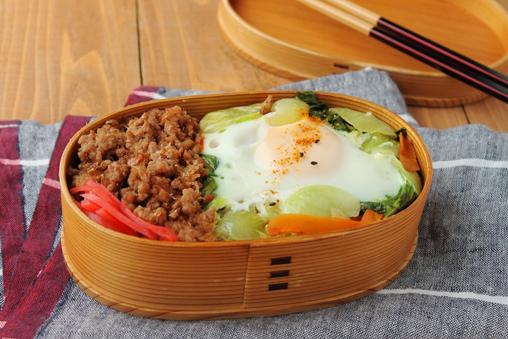 フライパン1つだけ！「青梗菜の巣ごもり卵」「豚ひき肉のおかか味噌」2品弁当