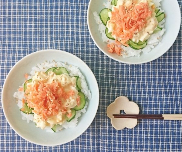 お手軽フレークで簡単！「鮭のタルタル丼」