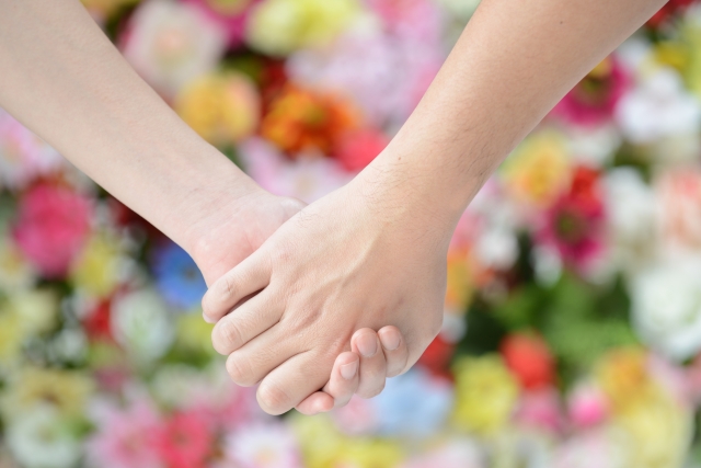 英語「be in love」の意味って？