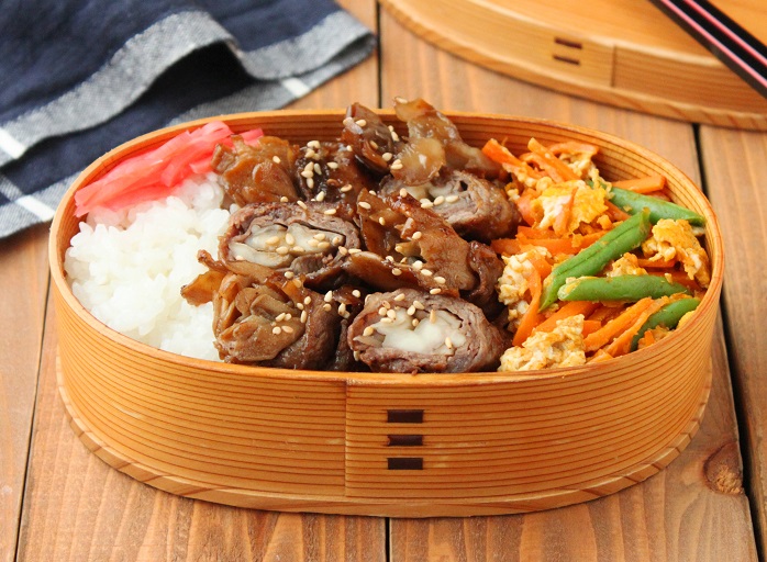 一気に2品！簡単「まいたけ肉巻き」「にんじんのカレーしりしり」弁当