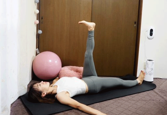 寝起きのダルさすっきり！「腰～背中がグイーンと気持ちいい」 朝のストレッチ
