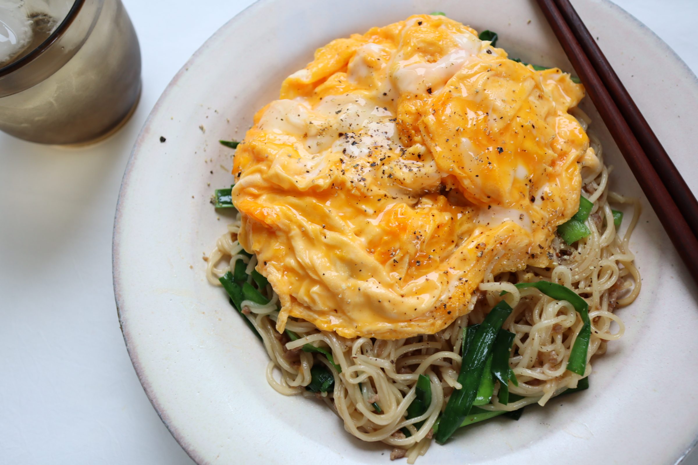 余ったそうめんをアレンジ！簡単「ニラ玉焼きそうめん」