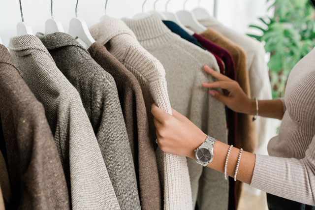 英語「change clothes」の意味って？