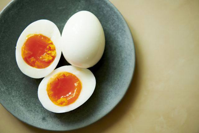 乾燥を防ぎ、肌ツヤアップ！味付きゆで卵「塩卵」の作りおき♪
