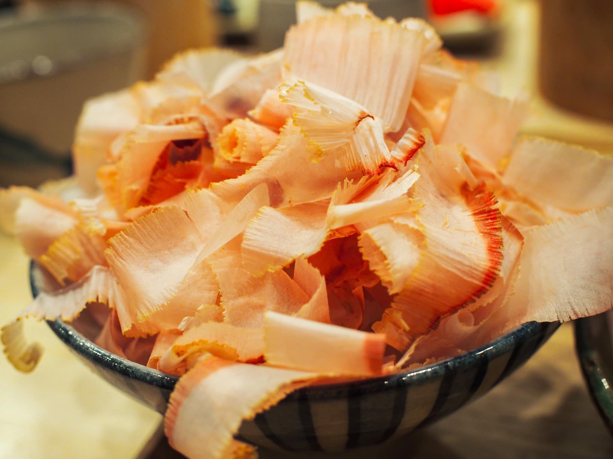 早起きする価値あり!削りたての鰹節が楽しめる「かつお食堂」 - 朝時間.jp