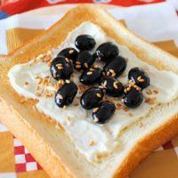 おせちの残り＋食パンで簡単！「黒豆クリームチーズトースト」
