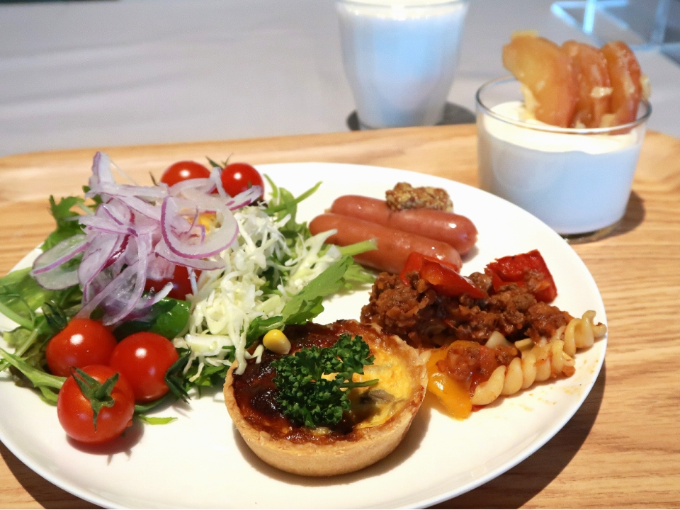 地元ラーメンや丼が食べられる!【月のホテル】の朝食ブッフェ♪