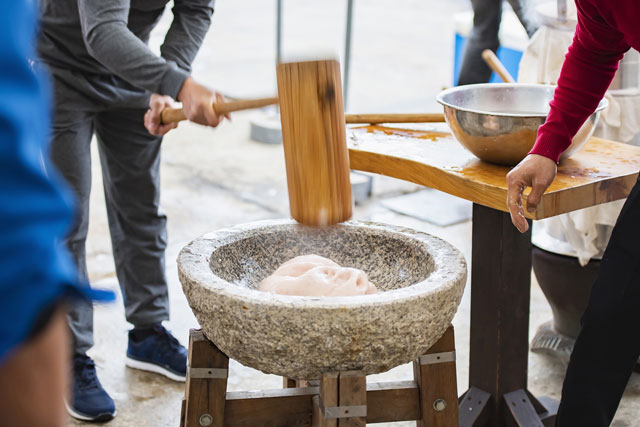 餅をつく「杵（きね）」を英語で言うと？