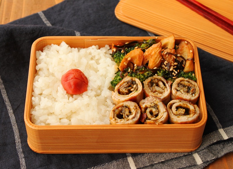 フライパン1つで簡単！「海苔佃煮の肉巻き」「ちくわの塩昆布炒め煮」2品弁当