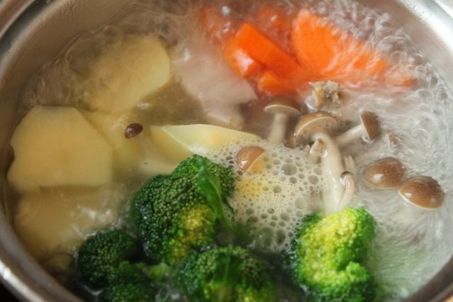 野菜とベーコンの塩麹スープ