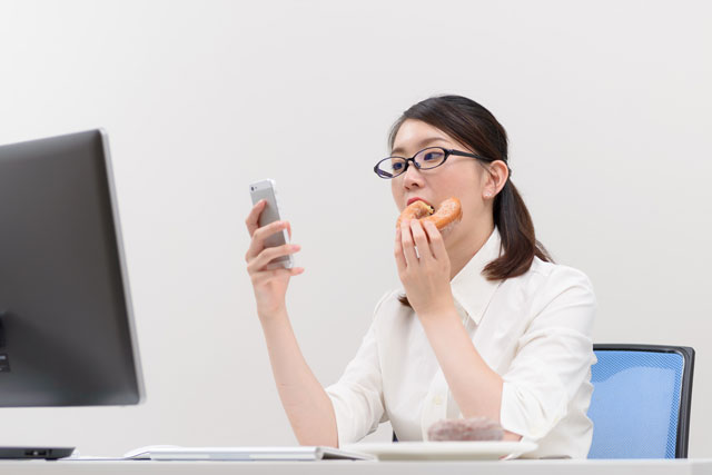 ちょっとお腹が空くと食べてしまう…ダイエット中の「空腹を乗り切る」ヒント