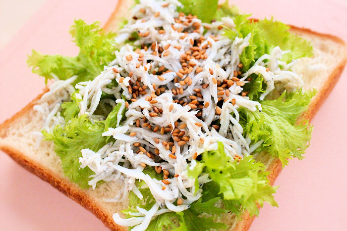 山椒が香る♪食パンで簡単「しらすトースト」の作り方