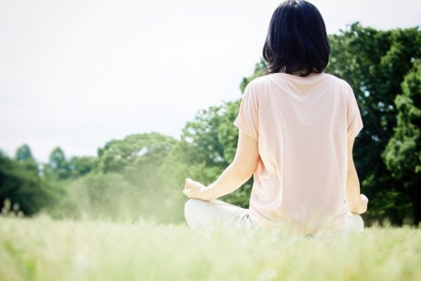 瞑想、入浴、食事…「快眠」を助けるストレス解消法あれこれ