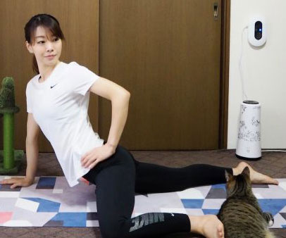背骨をねじるだけ!自律神経もお通じも整う「うつ伏せのストレッチ」