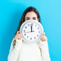 英語「In the Nick of Time」の意味って？