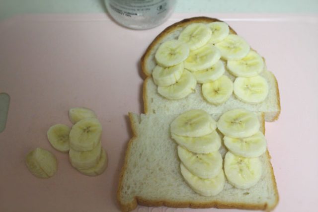 食パンとバナナ